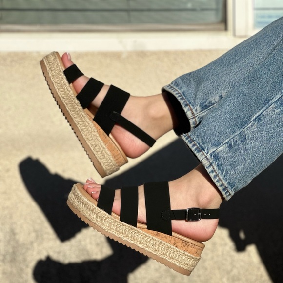 Black Strappy espadrille platform sandal - Picture 4 of 5